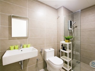 MRT Linked (Kg Selamat) KWSP Segi University Master Room Private Bathroom