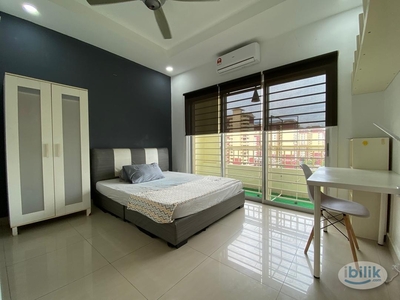 FREE WIFI, FREE CLEANING - Private Balcony Room at SuriaMas, Bandar Sunway
