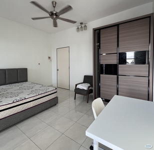 Spacious Middle Room at Sterling Condo (for 1 Person, Male) - 10 Mins Walk to LRT & Paradigm Mall