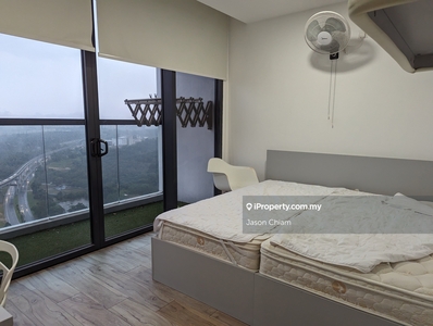 2 bedroom Fully Furnished MRT balcony