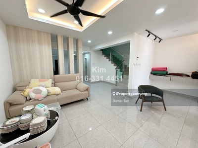 2.5 Storey Renovated Terrace End Lot @ Setia Utama 2