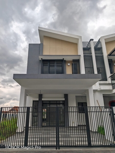 Brand New Legasi Bk 8 Double Storey end lot house with land.
