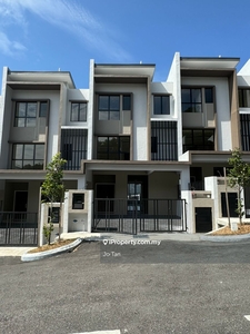 Brand new unit , full aircond and kitchen cabinet limited unit rent