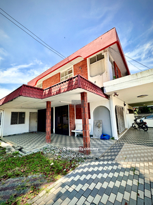 Corner Semi-Detached House on Medan Lembah Permai in Tanjung Bungah.