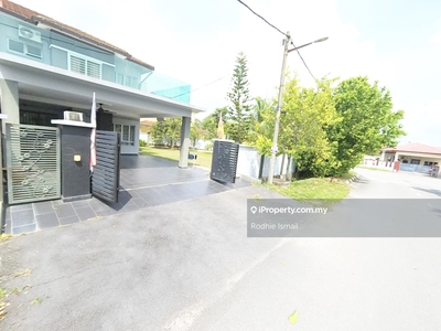 Double Storey Corner Lot with Spacious Land