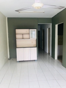 Impian apartment for rent in damansara damai, 1st floor