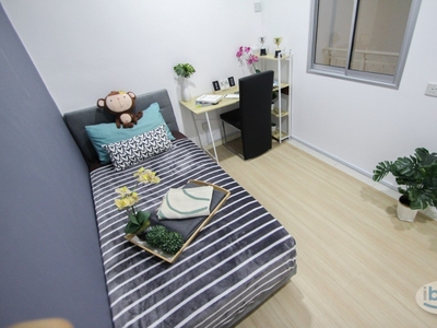 5 mins to Rafflesia Single bed medium room with A/C and Window Free wifi, electric, water