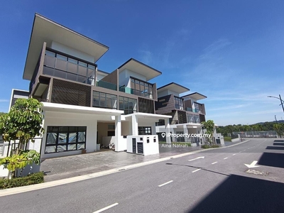 Brand New 3 Storey Semi-D Villa Elemen, Sek 13 Shah Alam