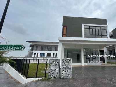 Brand new bungalow house located at shah Alam