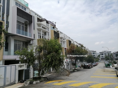 Freehold 4.5 storey link house with lift in old klang road for sale