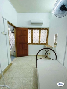 Middle Room at SS2, Petaling Jaya Near Lrt Taman Bahagia