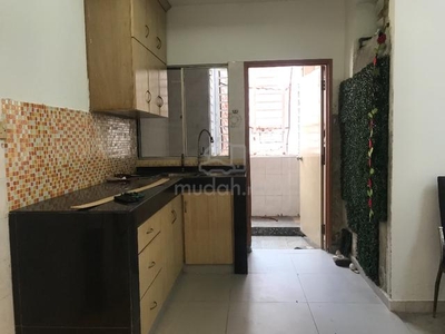 Putra Permai Block C 905sf with Dry Wet Kitchen behind Equine Mcd D