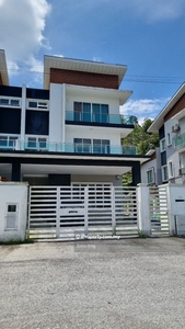 Semi D house on highland. Near to KTM Serendah and mainroad