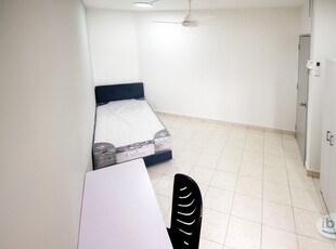 Female Unit Single Bedroom for rent at Palm Spring @ Kota Damansara
