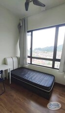 FREE WIFI+Cleaning, Fully Furnished Jr Middle Room at The Petalz, Old Klang Road