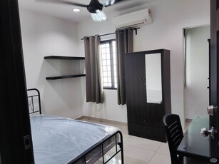 Master Room with private toilet at Menjalara 62B nearby Desa ParkCity, Kepong
