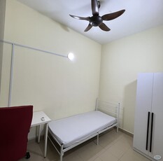 Single AC Room with big external window Near UM SS2 JAYA ONE SS2 SQUARE *non-partition*