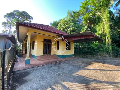 Rumah Banglo Di Pintu Geng, Kota Bharu, Kelantan