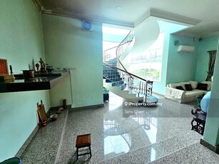 Double storey Banglo Equine Park Seri Kembangan house for sale