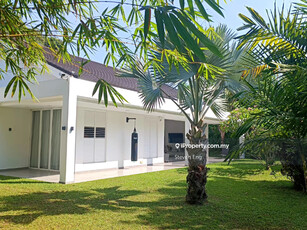 Ipoh Open Concept Modern White house and Charming Kampung House