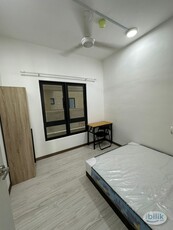 Middle Room at M Oscar Residence, Bandar Baru Sri Petaling