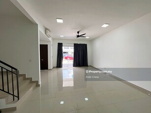 Sejati Lakeside @ Cyberjaya 4 Bed 4 Bath Partial Furnished To Let