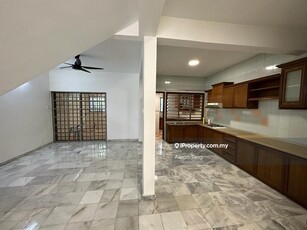 Well Kept Renovated 2.5 Storey Terrace House for Sale