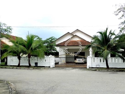 4R3B Semi furnished S/S Bungalow Selling at Market Price. Direct Owner
