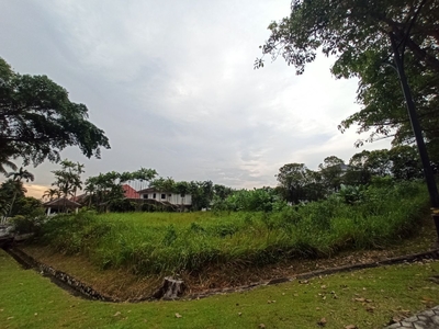 Land at Green Quiet area near Istana Biru. 5 mins away from Amenities!