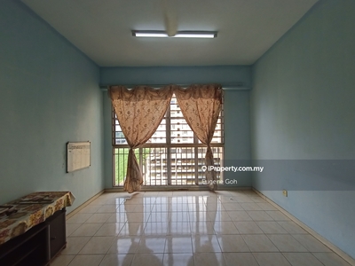 3 bed & 2 bath unit next to commercial hub area