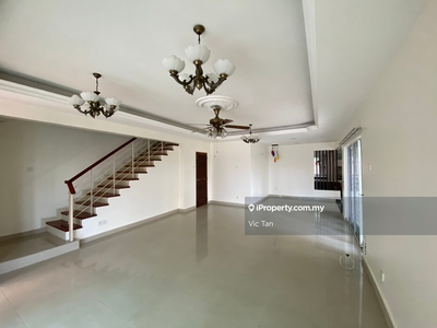 3 Storey Corner House For Rent ! Photo Shown is Actual Unit !