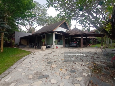 Big Land Bungalow with Balinese Design