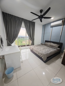 Middle Room With Balcony at Paraiso Residence, Bukit Jalil