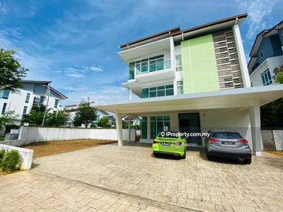 Private Lift 3 Storey Bungalow, Exclusive Residency, Great Location