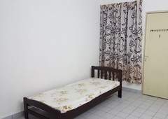 BANDAR UTAMA: MIDDLE ROOM WITH ONE MONTH DEPOSIT ONLY