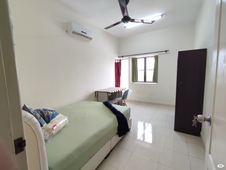 Best unit Corner unit Middle Room at Pelangi Utama, Bandar Utama