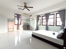 ??Bukit Indah Big & Cozy Master Room with Private Bathroom??