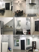 Clean and Newly Renovated Master Room at SS2 double-storey house with carpark