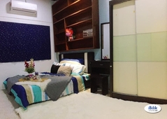 Cozy Middle Room at Taman Bunga Blossom, Seremban