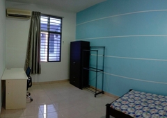 Double Storey House - Spacious Single Room at Setia Alam (Utilities fees included)