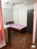 FEMALE UNIT Middle Room attached private bathroom at SS15, Subang Jaya