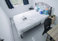 Free 1st Month Rental,Medium Queensize Bed Room at Salvia Apartment, Kota Damansara Beside Qiant WITH Low Deposit