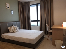 FREE COVER PARKING & 1 MIN WALKING DISTANCE TO LRT STATION!!! Fully Furnished Master Bedroom With Private Bathroom @ 8 Kinrara, Puchong