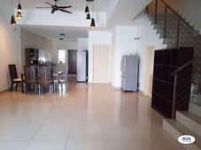 Fully Furnished Middle Room For Rent