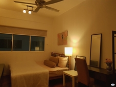Fully furnished Spacious Middle Room