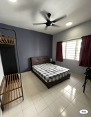Fully Furnished_Big Middle Room at SuriaMas, Bandar Sunway