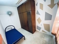 Immediately Move In ? Middle Room at SS2, Petaling Jaya
