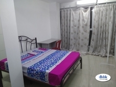 intimate Queen Bed Room Pacific Place at Petaling Jaya 3 min walk 2 LRT Station