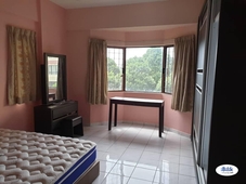 Master Room at Maxwell Towers, Gasing Heights