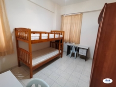 Middle Room at Greenview Residence, Bandar Sungai Long